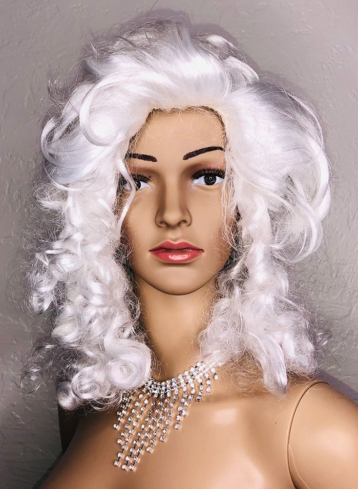 mannequin in glamorous platinum curly wig